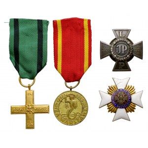 Zestaw imienny, w tym odznaka 30 Pułku Strzelców Kaniowskich i Krzyż Legionowy