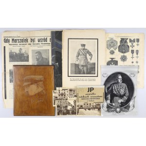 Józef Piłsudski - zestaw tematyczny - Drewniana plakieta, zdjęcia, druki i inne