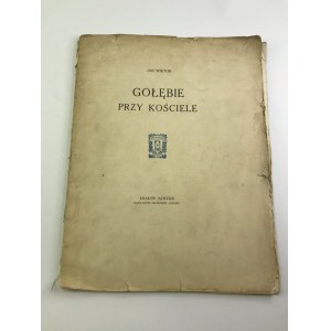 Wiktor Jan Gołębie przy kościele