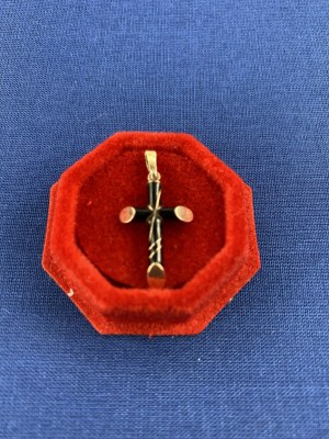 Krzyżyk patriotyczny na cześć 5 poległych, złoto, czarna emalia