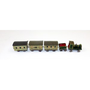 [POCIĄG sanitarny]. Pociąg drewniany złożony z lokomotywy, węglarki i trzech wagonów.