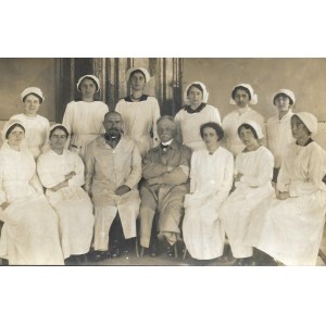[WOJSKO Polskie - dr med. Helena Szelewska w szpitalu polowym we Lwowie - fotografie sytuacyjne]. [1915?]...