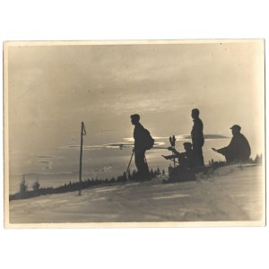[GÓRY - wycieczka na Turbacz - fotografia widokowa i sytuacyjna]. 1931. Fotografia form. 12,9x17,8 cm,...