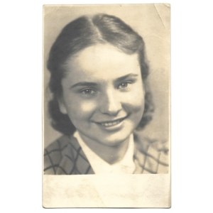 HERMANOWICZ Henryk - [Fotografia portretowa niezidentyfikowanej Marysi]. [1937]. Fotografia form. 13,2x8,...