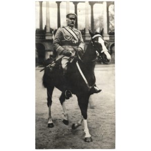 Marszałek J. Piłsudski na Święcie Niepodległości w Warszawie. 11 XI 1926.