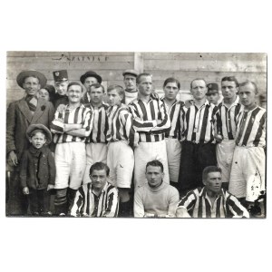 [CRACOVIA, Klub Sportowy - fotografia zbiorowa]. [l. 10. XX w./1966]. Fotografia form. 8,...