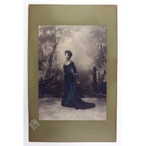 [TEATR - Tekla TRAPSZO - fotografia portretowa]. [ok.1900]. Fotografia form. 28,9x20,8 cm na oryg....