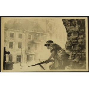 Warszawa 1944 Powstanie Warszawskie Powstaniec W Ruinach Kościoła Św. Krzyża Eugeniusz Haneman Fotografia [Vintage Print]