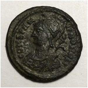 Constantinopolis (335 - 336).  Malý bronz AE18. Viktorie na přídi lodi SMKA. Minc.-Cyzikus. RIC...