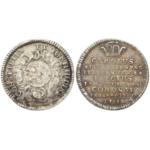 Karel VI.  Malý žeton ke korunovaci na římského císaře ve Frankfurtu 22.12.1711. Pod korunou 8-řádkový nápis ...