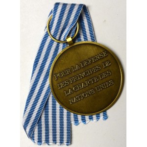 Medaile NATO a OSN.  Medaile OSN Za obranu principů charty spojených národů za misi v Korei. Bronz, stuha ...
