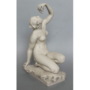 J. Sommer, Rzeźba „Akt - kobieta z winogronami”