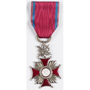 Srebrny Krzyż Zasługi z mieczami (miecze krótkie)