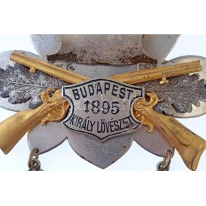 1895. Budapest Király Lövészet nagyméretű részben aranyozott, ezüstözött sportlövő díszjelvény (~160x96mm) T:2 ...