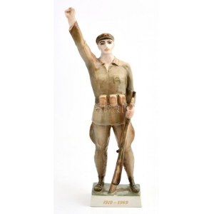 Zsolnay tanácsköztársasági vörös katona. Kézzel festett, jelzett, hibátlan 41 cm