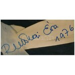 1976 Ruttkai Éva (1927-1986) aláírása egy őt ábrázoló nagyméretű fotón, a fotón szakadással...