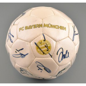 2004 Aláírt FC Bayern Münchenes focilabda, rajta: Michael Ballack, Zé Roberto, Jens Jeremies, Owen Hargreaves...