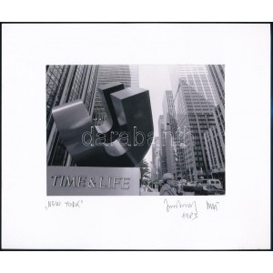 1983 Jankovszky György (1946-2020): New York, feliratozva, aláírt, pecséttel jelzett, kartonra kasírozva, 12×16...