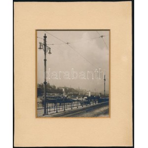 cca 1920-1940 Budapesti fotók, 5 db fotó paszpartuban, közte dunai panorámával, Hősök-tere részletével...