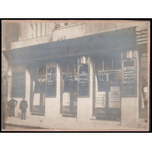 cca 1900-1910 Pesti Magyar Kereskedelmi Bank kőbányai fiókjának fotója, fotó kartonon, a fotó kissé elvált a kartonról...