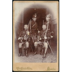 cca 1896 Csendőrök teljes felszerelésben, keményhátú fotó Huszthyné makói műterméből, jó állapotban, 16,5×10...