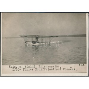 cca 1917 Haditengerészet L/40. hidroplánja felszálláskor. / Navy hydroplan airplane during take-off...