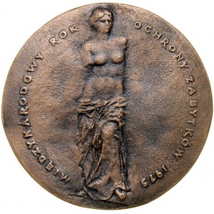 Medal autorstwa Leszka Krzyszowskiego wydany z okazji 30 lacia Ochrony Zabytków Na Ziemi Lubuskiej.