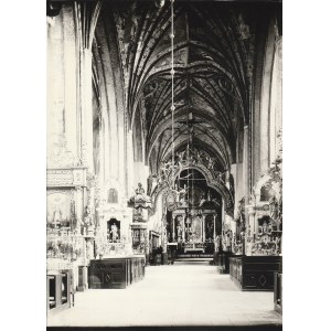 CHEŁMŻA. Katedra św. Trójcy – widok wnętrza, ołtarz i krucyfiks