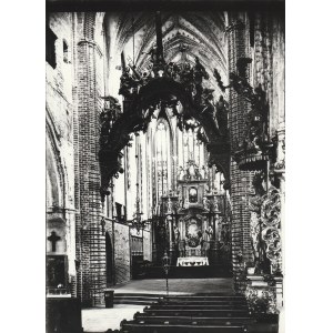 TORUŃ. Wnętrze kościoła św. Jakuba – widok na ołtarz główny