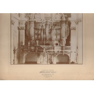 WARSZAWA. Fot. przedstawiająca chór oraz prospekt organowy w kościele św. Anny w Warszawie