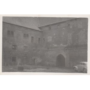 BARCIANY (pow. kętrzyński). Zamek – widok z dziedzińca