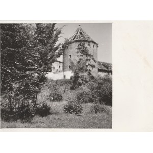 BRANIEWO. Ruiny zniszczonej w czasie II wojny światowej Wieży Młyna Kieratowego, przed odbudową