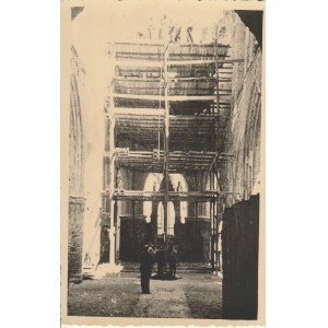 ŚWIDWIN. Wnętrze kościoła Mariackiego w trakcie odbudowy ze zniszczeń wojennych