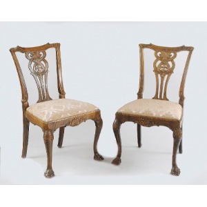 Komplet czterech krzeseł rokokowych w stylu mebli T. Chippendale