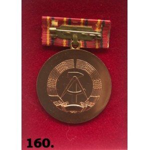 Medal  Zasłużony Działacz (Verdienter Aktivist)