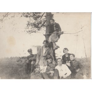 Żołnierze z rodzinami pod drzewem, 30 cm