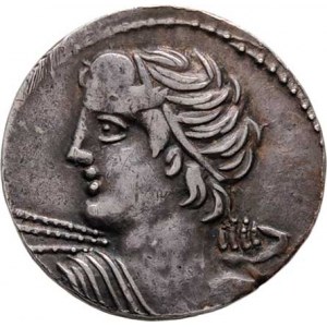 C.Licinius L.f.Macer, 84. př.Kr., AR Denár, Poprsí Apolóna Vejovise zleva s bleskem /