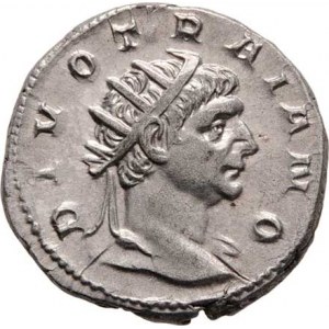 Traianus - restituční ražba za Traiana Decia, AR Antoninianus, Rv:CONSECRATIO. velký oltář,