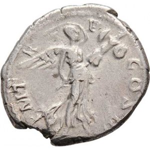 Hadrianus, 117 - 138, AR Denár, Rv:P.M.TR.P.COS.III., letící Victoria