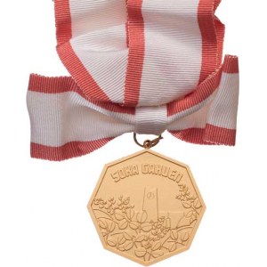 Japonsko, Soka Gakuen - zlacená pamětní osmiúhelníková medaile
