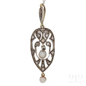 An Edwardian pendant with a chain