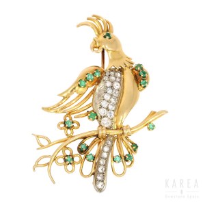 A parrot shaped brooch