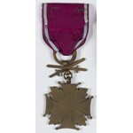 Zestaw: Brązowy Krzyż Zasługi z mieczami wraz z legitymacją