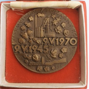 Presidenti / AE medaile Vítkovické železárny KG 9.10.1945 / 9.10.1970, Ø 59 mm, orig. etue (st. použ.), Br...