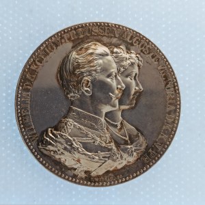 Německo / Prusko, Wilhelm II. / AR medaile ke stříbrné svatbě, sig. Weigand, 50.01 g,, Ø 45 mm, dr. rys., část. patina...