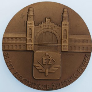 ČSSR / AE medaile 35. let elektrizace železnic Praha, sig. Ronai, etue,