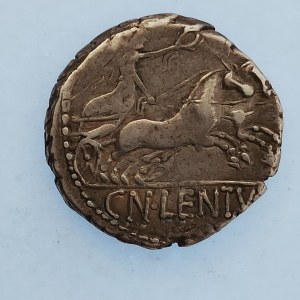 Řím - republika / Gaius Norbanus / Denár 88 př.n.l., Mars v korintské přilbě / Viktorie v bize, dole CN.LENTVL., Crw...