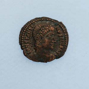 Řím - císařství / Constantius I. [306 - 337] / Malý bronz AE 3, GLORIA EXCERCITVS / dva vojáci, dvě standarty, Mc.Roma...