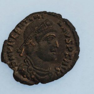 Řím - císařství / Valentinian I. [364 - 375] / Malý bronz AE 3, SECVRITAS REIPVBLICAE. / Viktorie s věncem a palmou, Mc...