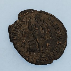 Řím - císařství / Valentinian I. [364 - 375] / Malý bronz AE 3, SECVRITAS REIPVBLICAE. / Viktorie s věncem a palmou, Mc...
